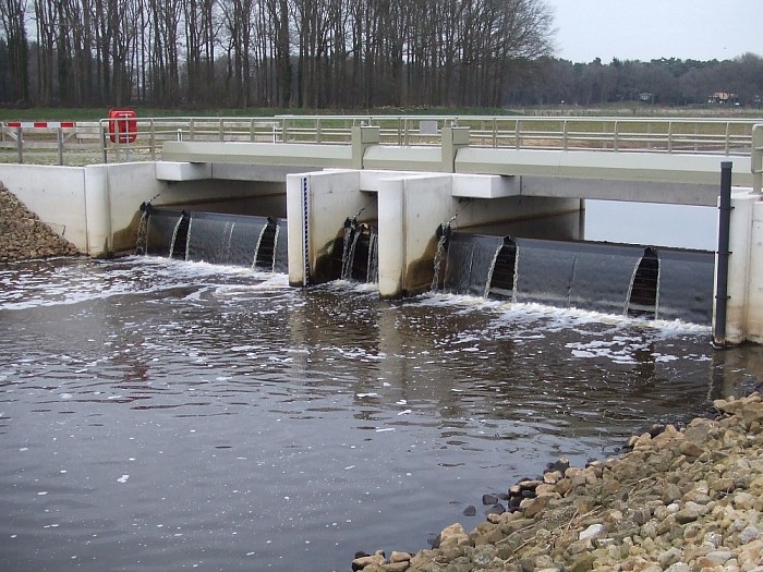 De Vecht kabbelt rustig voort - Foto: Wim