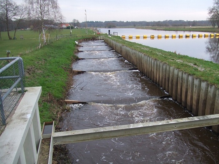 De Vecht kabbelt rustig voort - Foto: Wim
