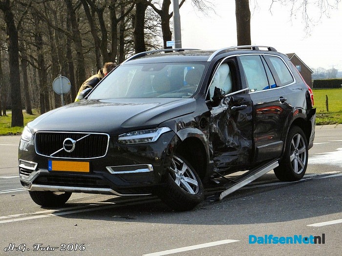Aanrijding N-35 / Hagenweg Laag Zuthem. - Foto: H.G. Foto