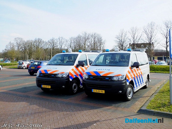 Politie aktie rotonde station. (Update) - Foto: H.G. Foto