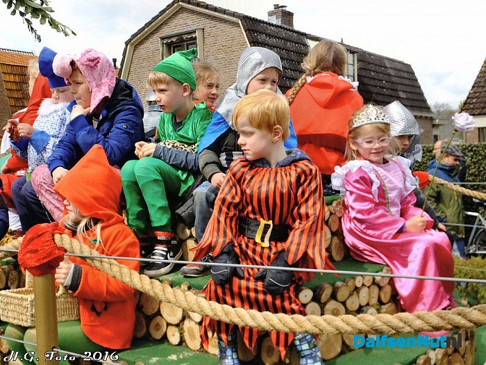 Koningsdag optocht in Dalfsen.(foto update) - Foto: H.G. Foto