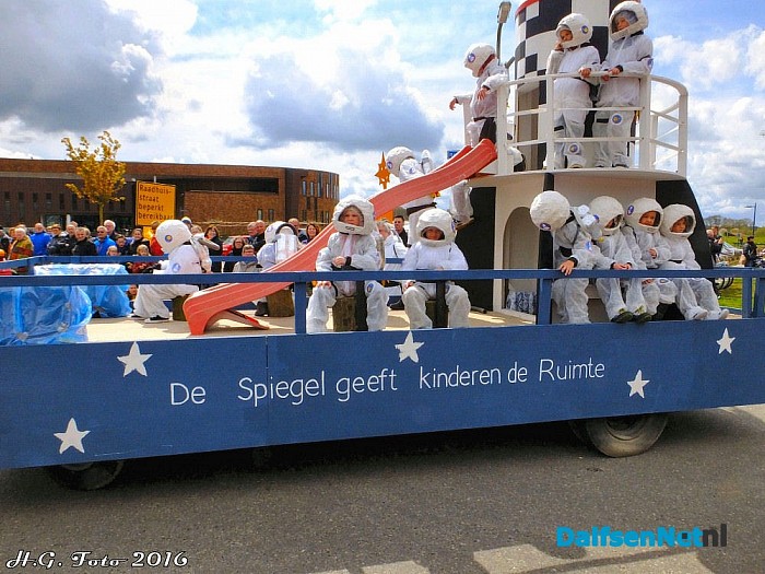Koningsdag optocht in Dalfsen.(foto update) - Foto: H.G. Foto