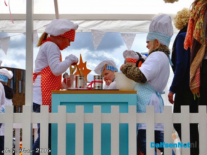 Koningsdag optocht in Dalfsen.(foto update) - Foto: H.G. Foto