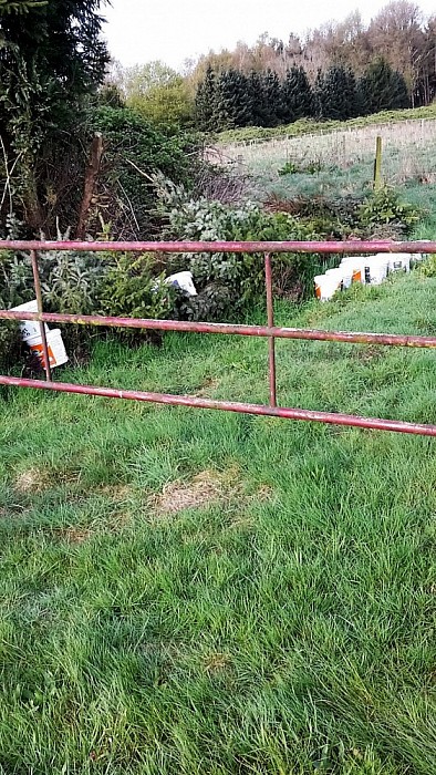 Afval gedumpt langs Leemculeweg? - Foto: Eigen geleverde foto