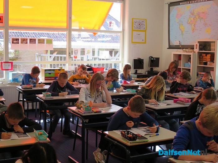 Schriftelijk school verkeersexamen groep 7 en 8 - Foto: Wim