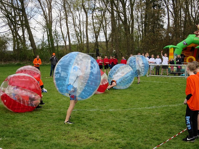 Het Oranjefeest in Hoonhorst is prima verlopen. - Foto: Wim