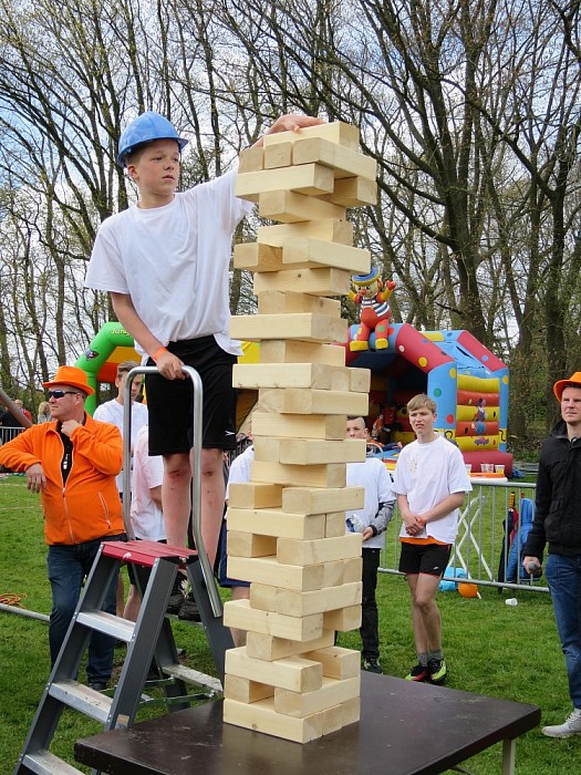 Het Oranjefeest in Hoonhorst is prima verlopen. - Foto: Wim