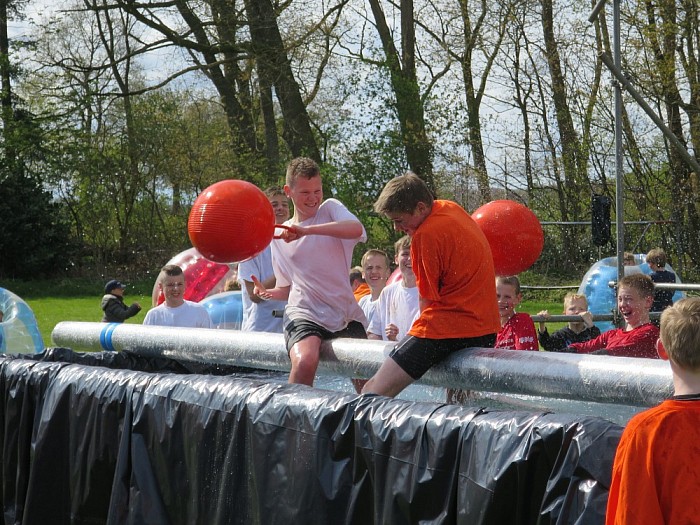 Het Oranjefeest in Hoonhorst is prima verlopen. - Foto: Wim