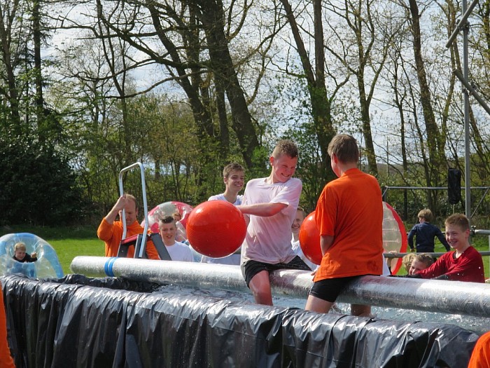 Het Oranjefeest in Hoonhorst is prima verlopen. - Foto: Wim