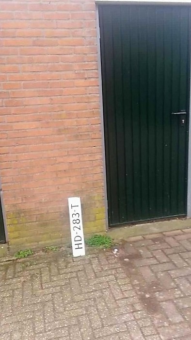 Kentekenplaat gevonden - Foto: Eigen geleverde foto
