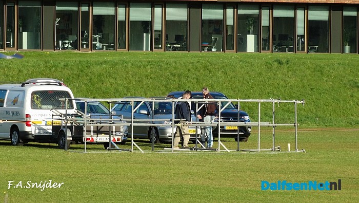Oranje vereniging  begonnen met opbouw