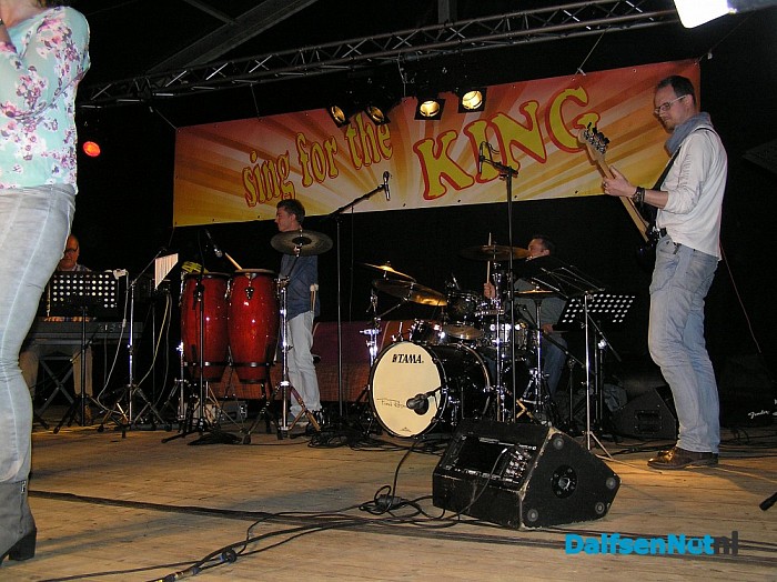 Sing for the King in de feesttent