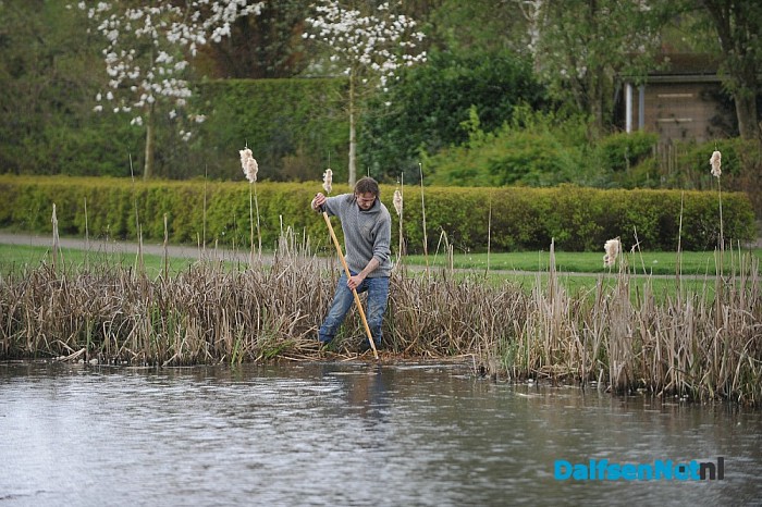 Visstekken gecreëerd aan de Polhaarweg vijver - Foto: Johan Bokma