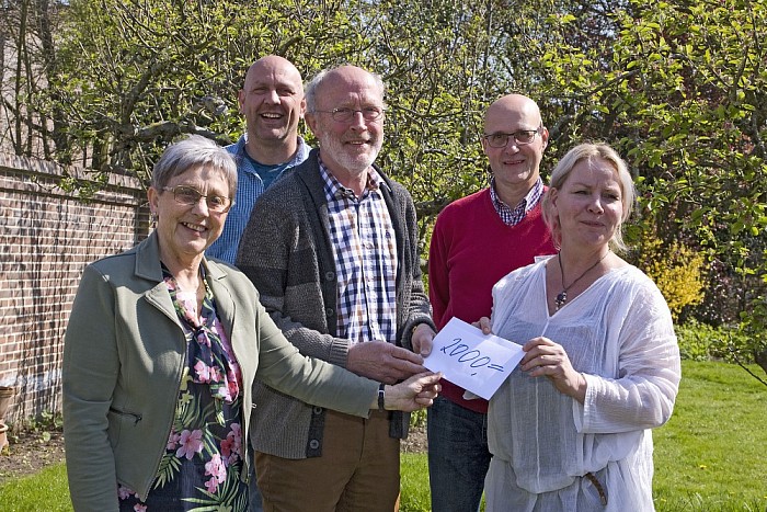 Enorme gift van jagersvereniging Nieuwleusen aan Hospice - Foto: Geert Bistervels