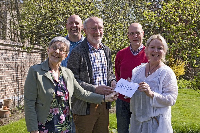 Enorme gift van jagersvereniging Nieuwleusen aan Hospice - Foto: Geert Bistervels