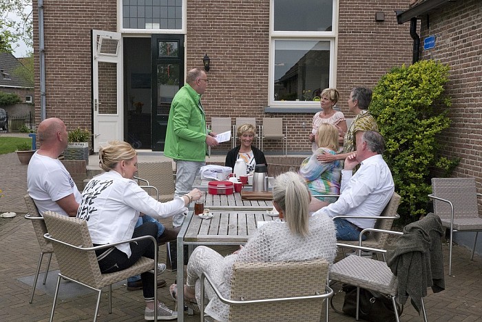 Gift van wandeltocht uit Nieuwleusen voor Hospice - Foto: Geert Bistervels