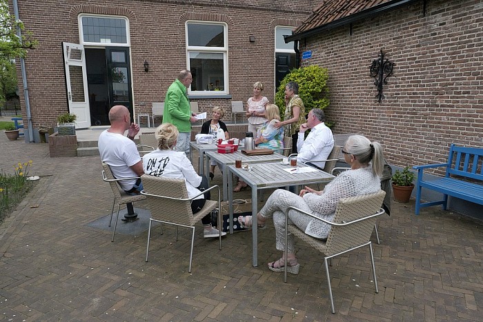 Gift van wandeltocht uit Nieuwleusen voor Hospice - Foto: Geert Bistervels