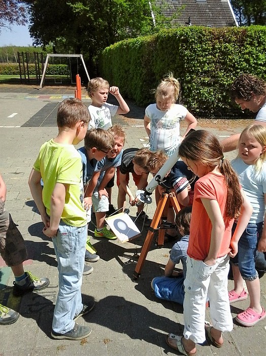 Baron van Dedemschool ziet de Mercuriusovergang - Foto: Eigen geleverde foto