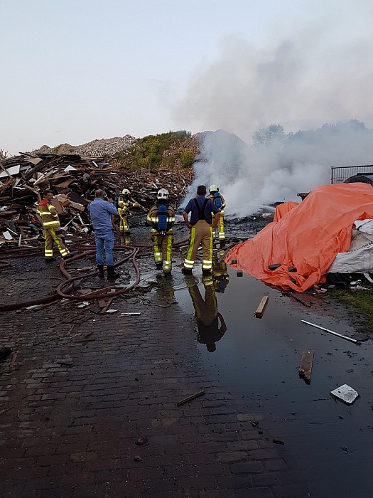 Zeer grote brand bij afvalverwerker - Foto: Eigen geleverde foto