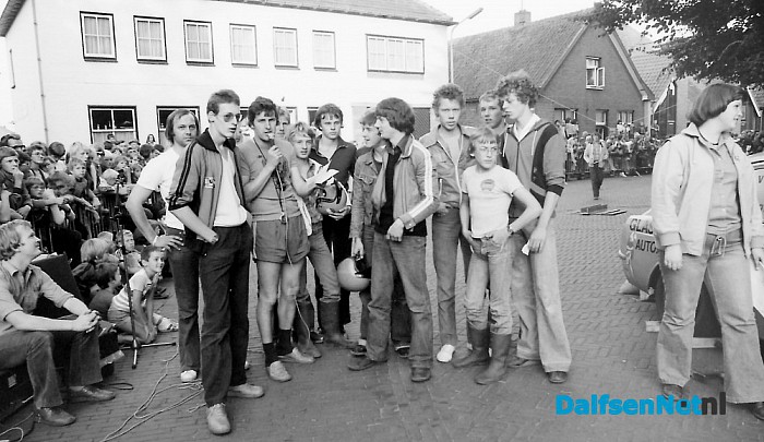 Namen gezocht groepsfoto - Foto: Historische Kring Dalfsen