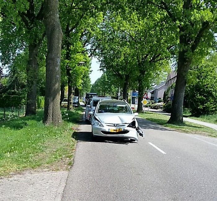 Kop staart aanrijding Lemelerveld. - Foto: Eigen geleverde foto