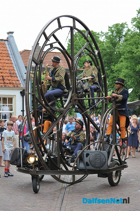 Kunsten op Straat vrijdagavond 3 juni in centrum Dalfsen - Foto: Johan Bokma