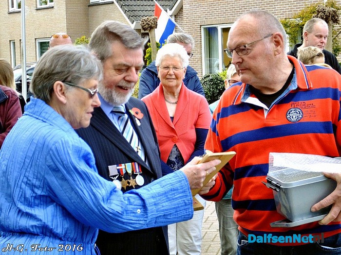 Herdenking neer gestorte Engelse vliegers in Oudleusen. - Foto: H.G. Foto