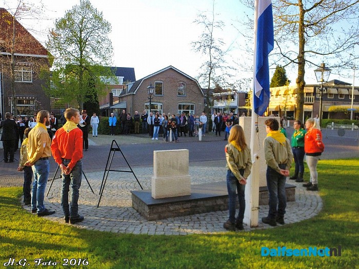 Ook 4 Mei herdenking in Nieuwleusen. - Foto: H.G. Foto