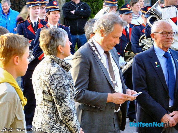 Ook 4 Mei herdenking in Nieuwleusen. - Foto: H.G. Foto