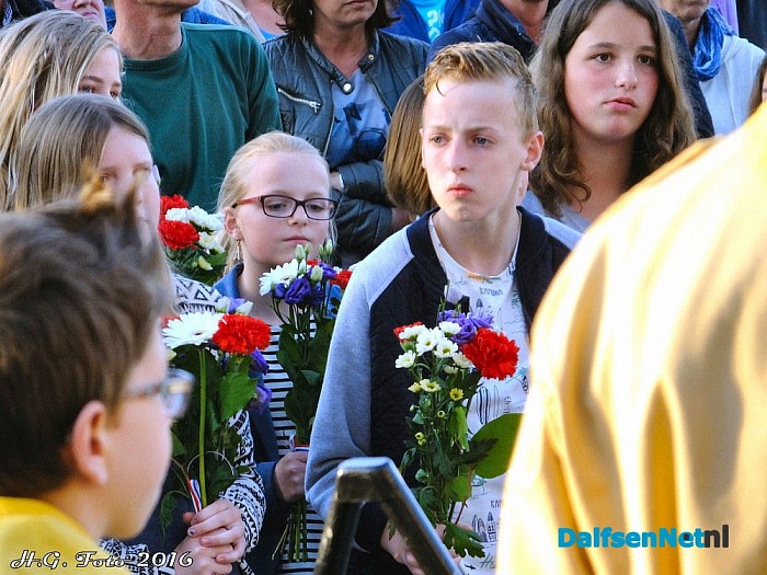 Ook 4 Mei herdenking in Nieuwleusen. - Foto: H.G. Foto