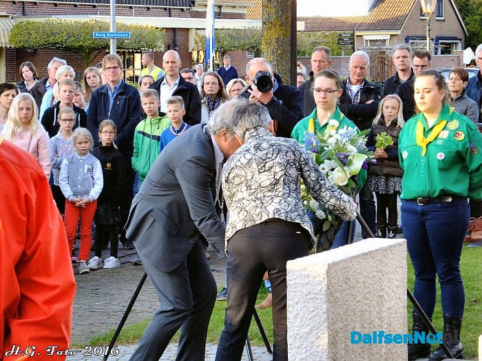 Ook 4 Mei herdenking in Nieuwleusen. - Foto: H.G. Foto