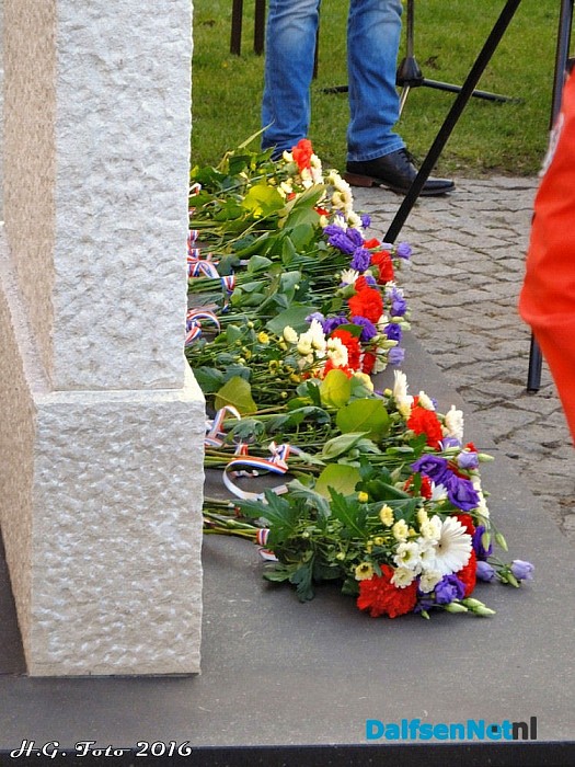 Ook 4 Mei herdenking in Nieuwleusen. - Foto: H.G. Foto