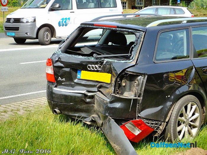 Aanrijding op de Poppenallee.(Foto update) - Foto: H.G. Foto