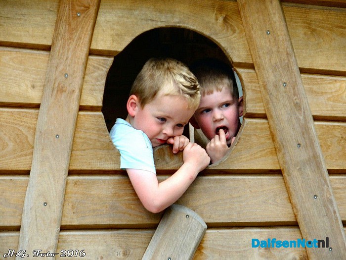 Opening groene schoolplein. - Foto: H.G. Foto