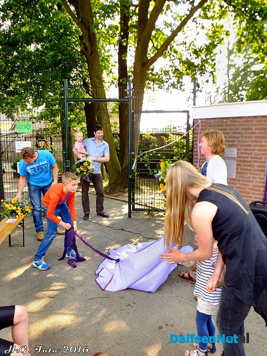 Opening groene schoolplein. - Foto: H.G. Foto