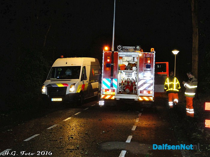 Gaslek door omgewaaide boom. - Foto: H.G. Foto