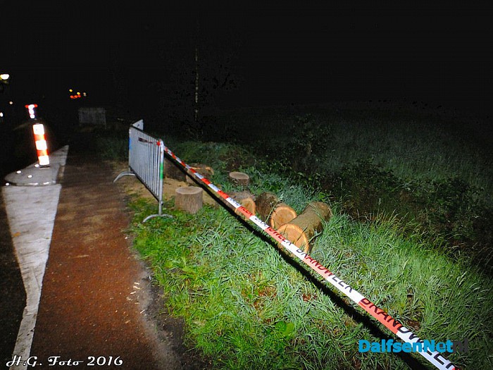 Gaslek door omgewaaide boom. - Foto: H.G. Foto