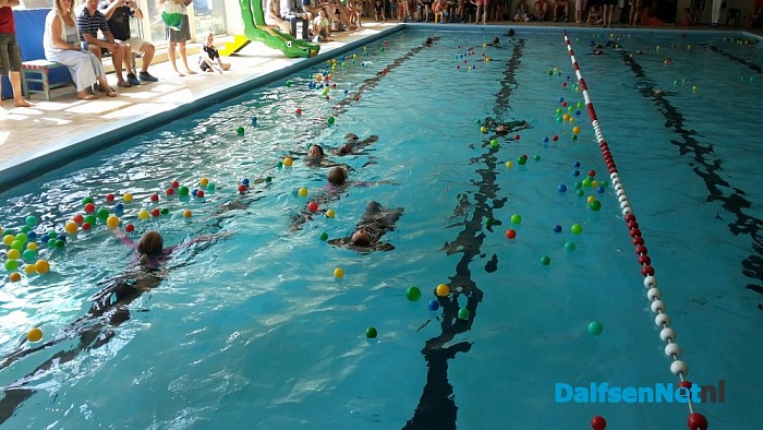 Feest bij zwembad Kontrast - Foto: Eigen geleverde foto