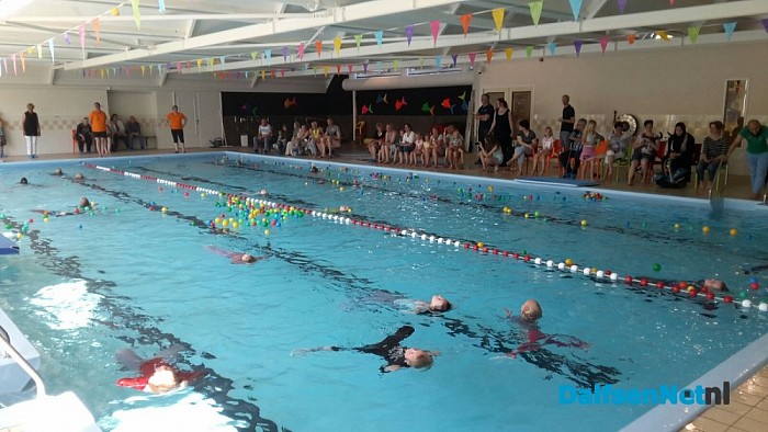 Feest bij zwembad Kontrast - Foto: Eigen geleverde foto