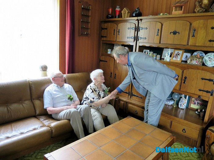 Burgemeester op bezoek bij 60 jarig bruidspaar