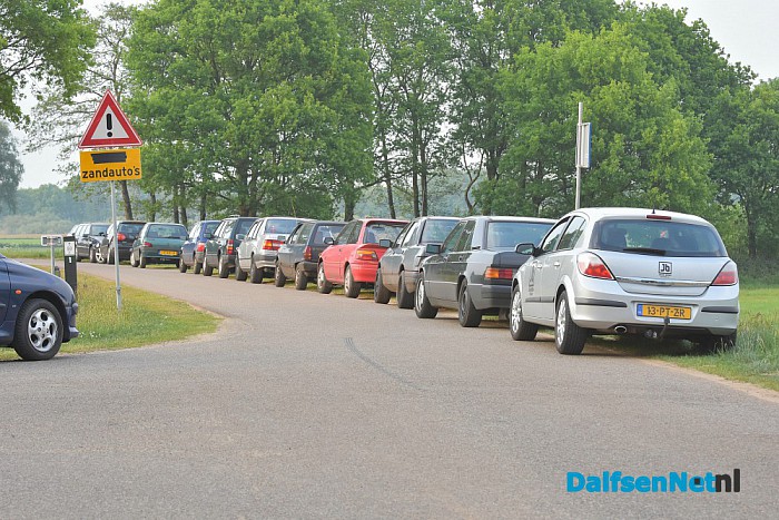 Zender van de Drommelse Jongens van uitkijktoren gehaald - Foto: Johan Bokma