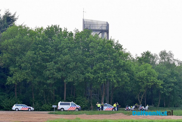 Zender van de Drommelse Jongens van uitkijktoren gehaald - Foto: Johan Bokma