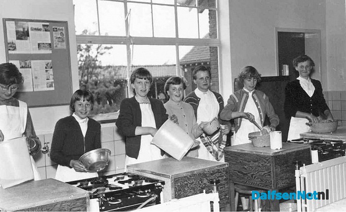 Namen gezocht groepsfoto - Foto: Historische Kring Dalfsen
