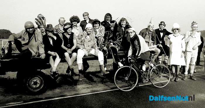 Namen gezocht groepsfoto - Foto: Historische Kring Dalfsen