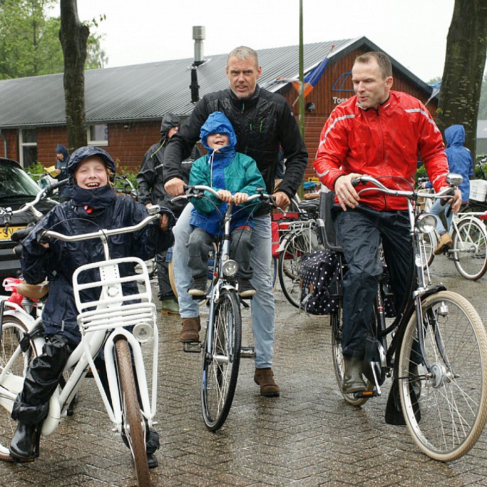 Eerste dag fiets3daagse Dalfsen - Foto: Paul Scholten
