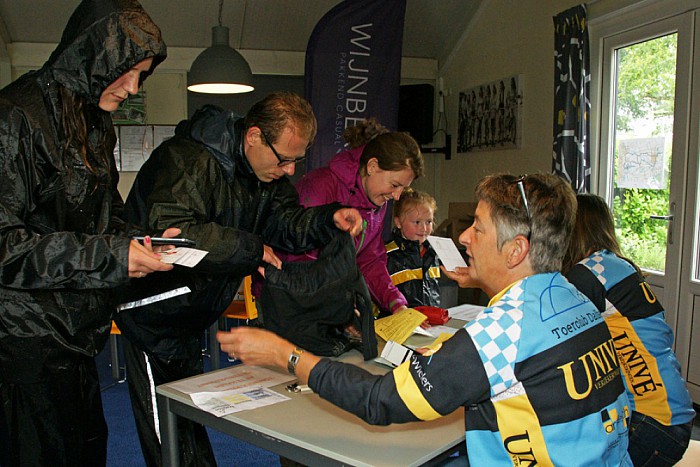 Eerste dag fiets3daagse Dalfsen - Foto: Paul Scholten