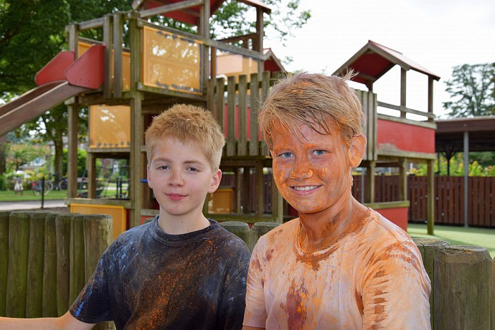 Ondergedompeld in kleur voor een goed doel - Foto: Eigen geleverde foto
