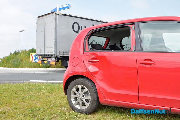 Vrachtwagenchauffeur ziet auto over het hoofd - Foto: Johan Bokma