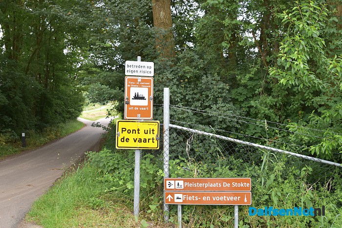 Pontje Hessum tijdelijk uit de vaart. - Foto: Johan Bokma