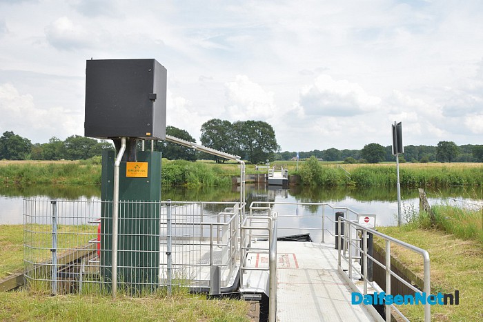 Pontje Hessum tijdelijk uit de vaart. - Foto: Johan Bokma